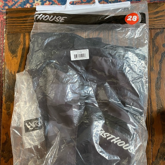 NWT- Fast House Fastline 2.0 Black/camo pant size 28 - Picture 4 of 5